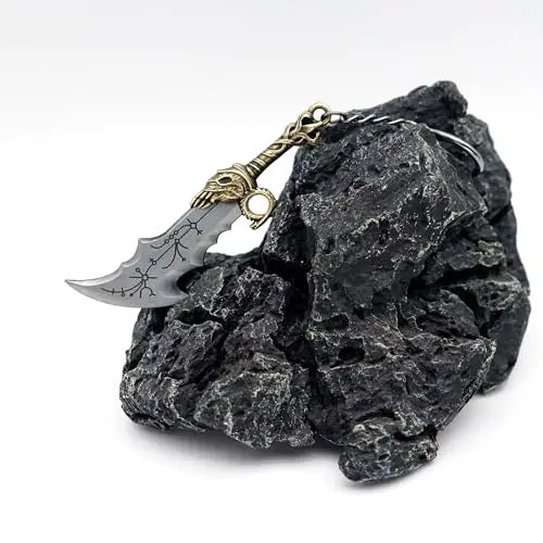 Mini Kratos Sword Key Chain Pendant For Men God of War 9cm Blades of Chaos Tiny Weapon Key Ring with Stand Accessories Keychain