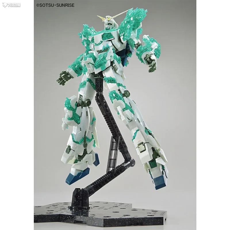 Bandai Original MODEL KIT GUNDAM MG THE GUNDAM BASE LIMITED UNICORN GUNDAM [LUMINOUS CRYSTAL BODY] 1/100 Anime Assembly Toys