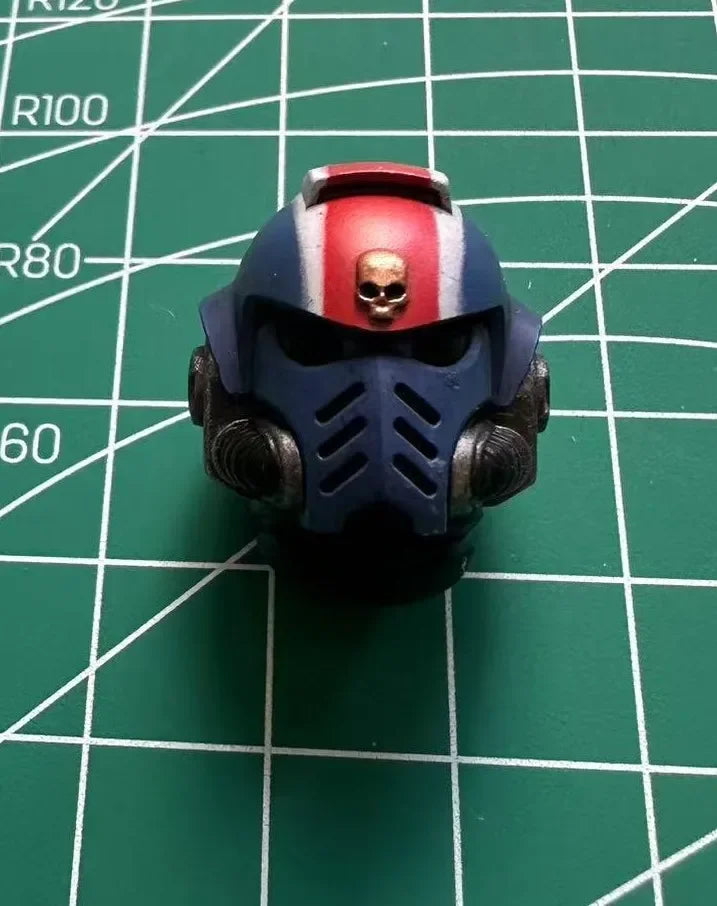 JOYTOY Warhammer 40K 1/18 Екшън фигурки Uitramarines лейтенант Титус Модел играчка момче подаръци 3.75 инча