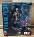 In Stock Bandai S.H.MonstreArts Iron Warrior Alien Predator Wolf  Action Figure Brand New 1/7 Scale 26.6cm PVC