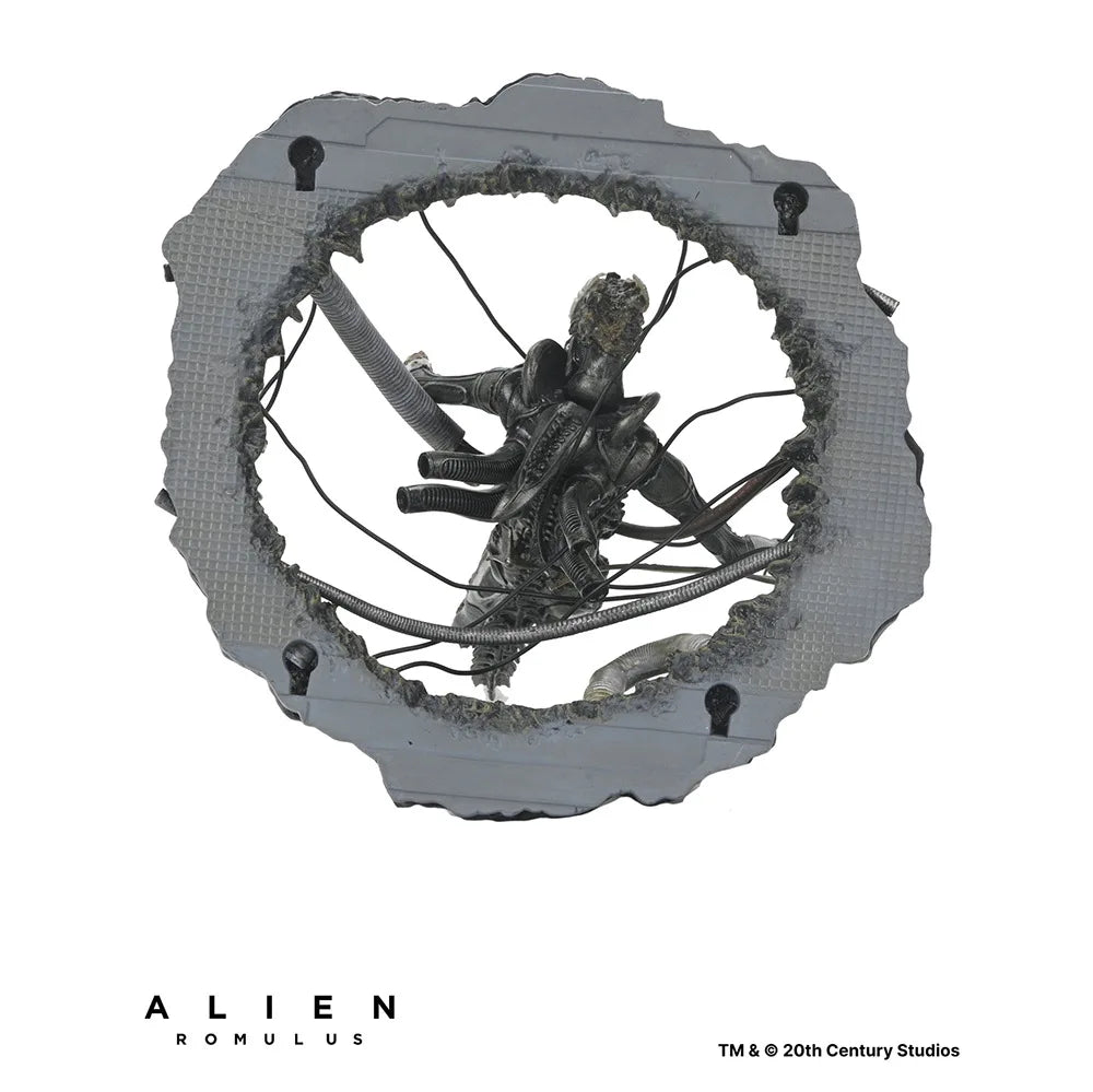 NECA 51743 Toys Alien: Romulus Action Figure Deluxe Suspended Lab Xenomorph XX121 Original Anime Collection Doll Decoration