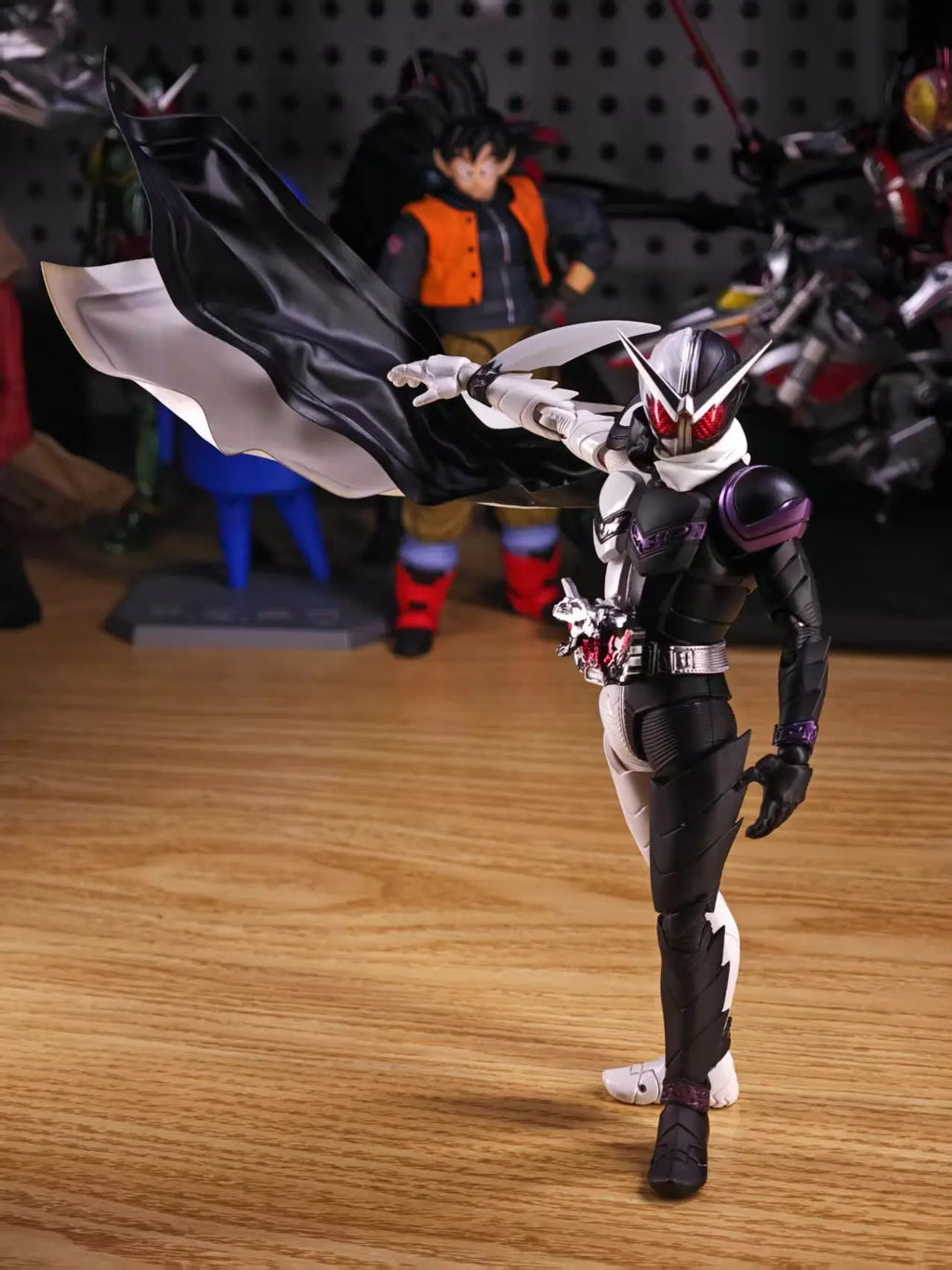 SHF 1/12 Kamen Rider W Fang Joker Fang Fang Ace Fang Umhang Schal Zubehör Modell für 15 cm Actionfiguren Körper Spielzeug DIY