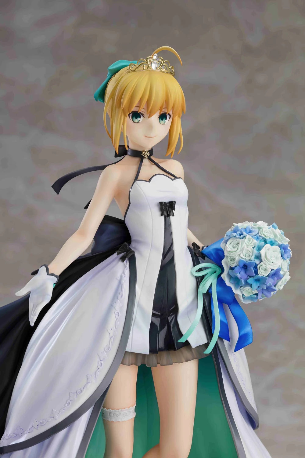 Original Brand New GSC Fate Saber Artoria 15th Anniversary Dress Version Action Figure Model Statue Gift Anime Figure