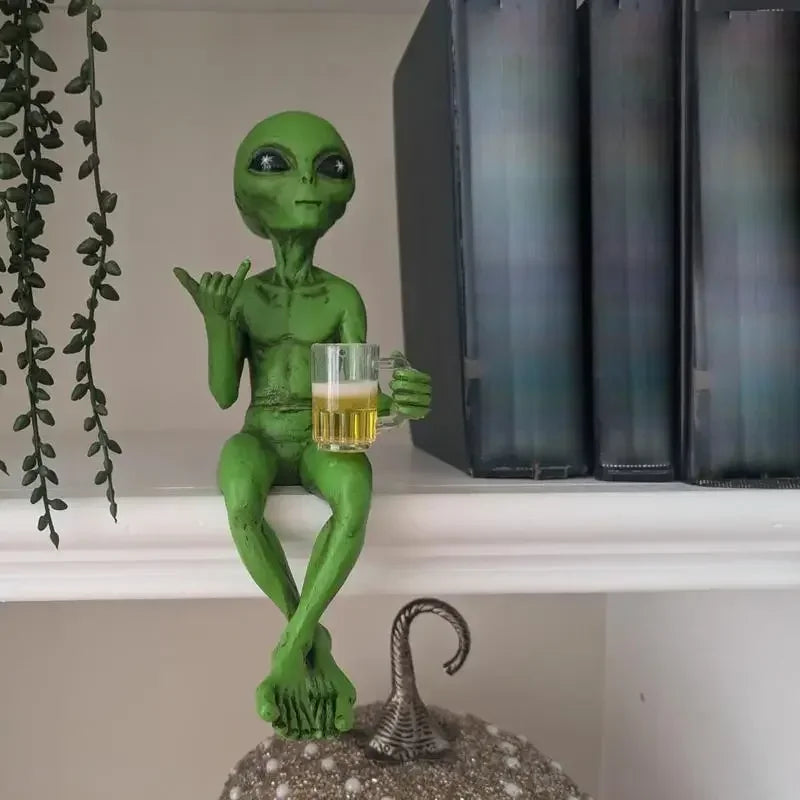 Alien-Statue, Bier trinkende Alien-Skulptur, Kunstharz, Neuheit, Sammlerstücke, lustige Schreibtisch-Dekoration für Erwachsene, Schreibtisch, Schlafzimmer, Garten
