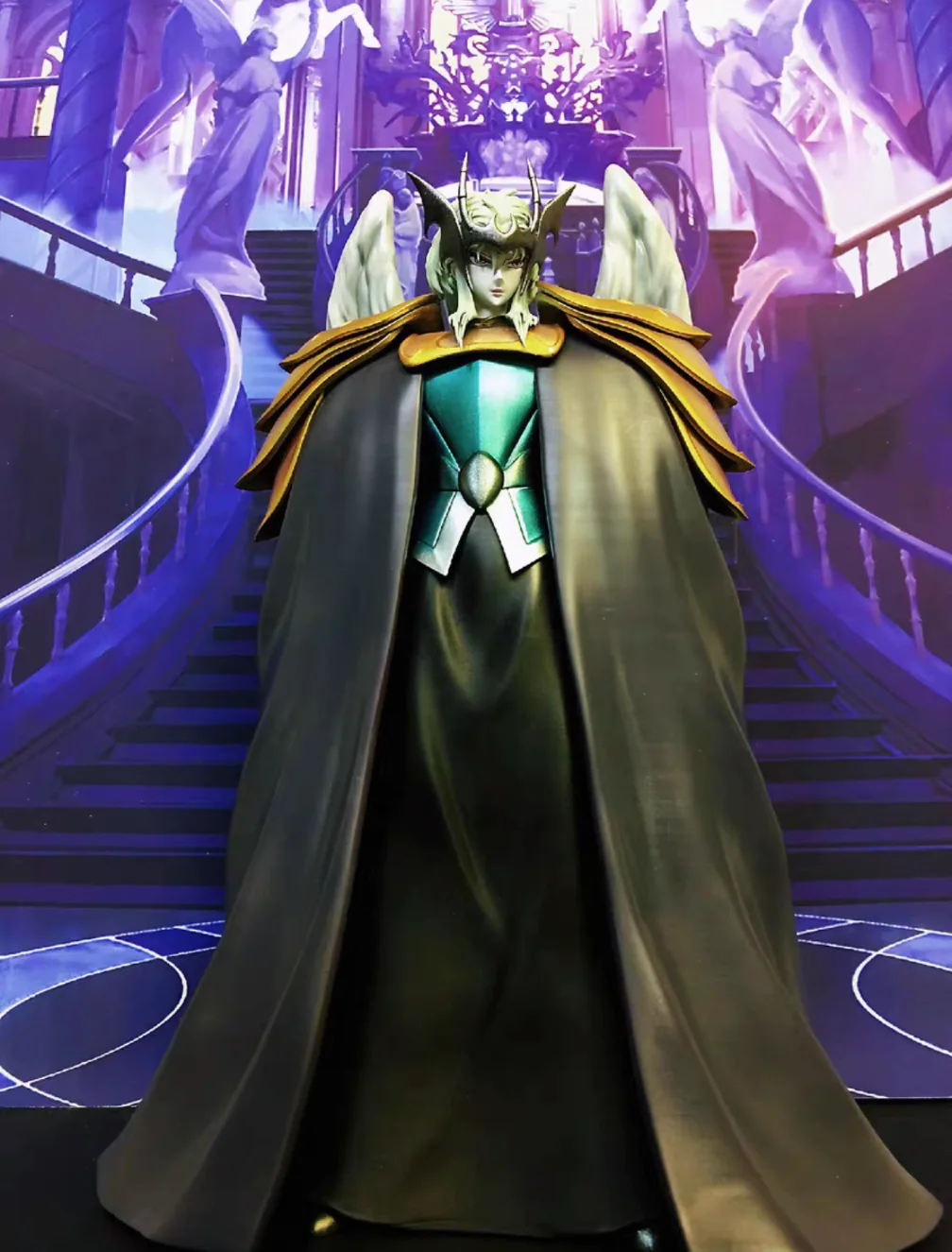 25cm Saint Seiya Lucifer Model King of The Underworld and Leader of The Holy Demon Angels Faithful Servant of Hades Resin Figure