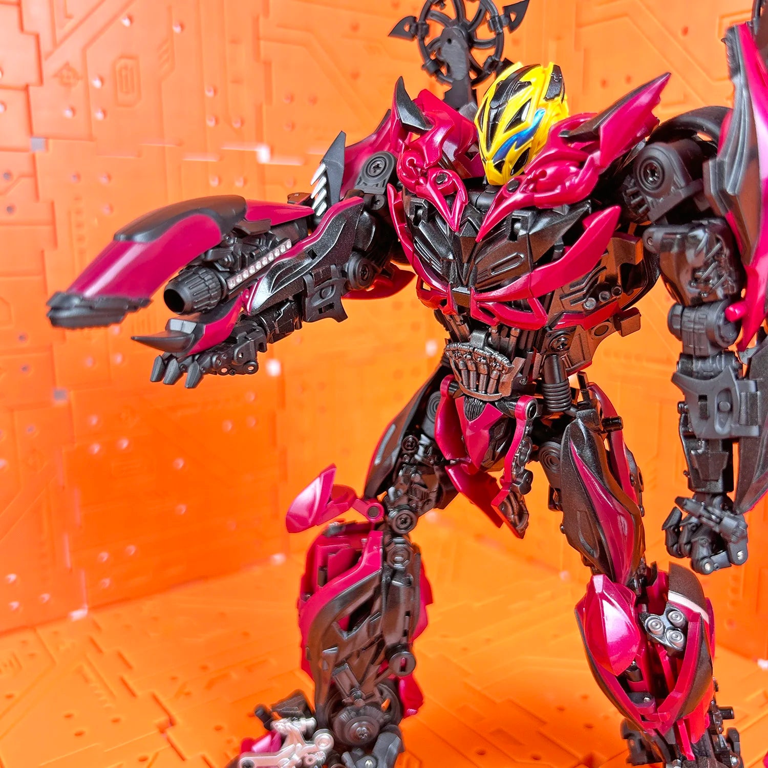 UniqueToys Transformation UT R09 UTR09 Poisson Bite Red Destroyer Stinger  Movie Edition Action Figure Model Gifts