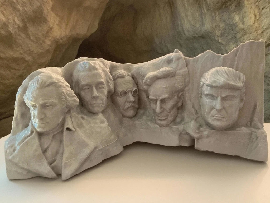 3D-gedrucktes Mount Rushmore mit Trump-Skulptur – Robustes silbergraues PETG für patriotische und verspielte Dekoration
