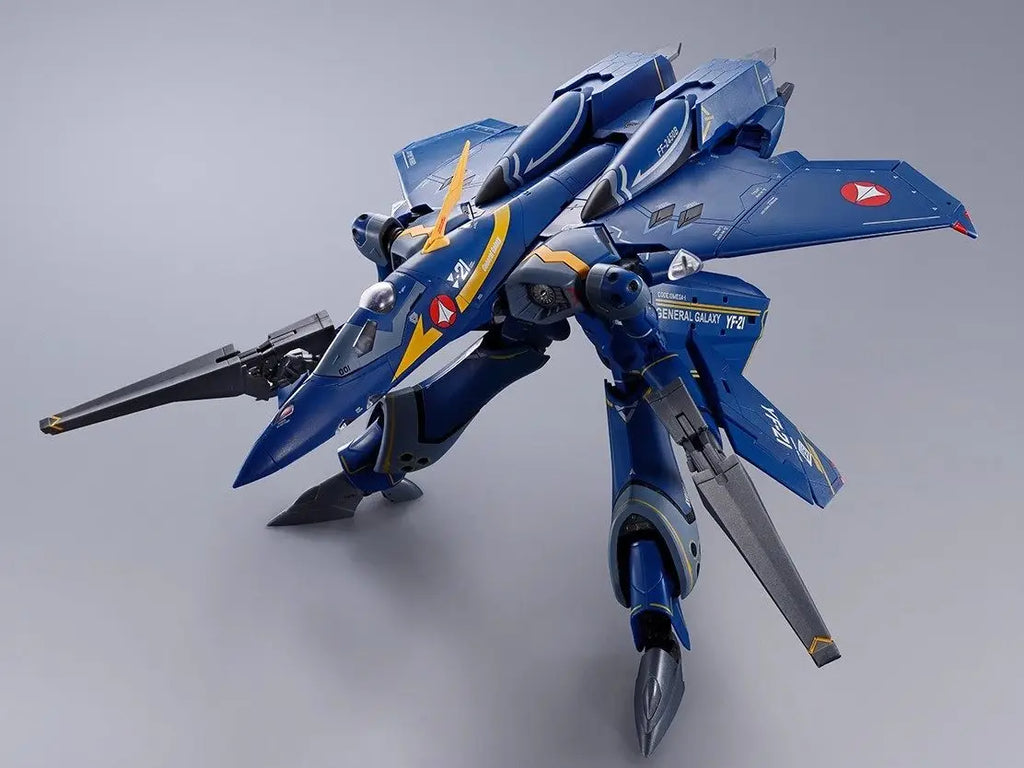 In Stock Bandai DX Super Dimension Fortress Macross PLUS YF-21 Swift Garut Machine Movable Doll Figure Collection Gift