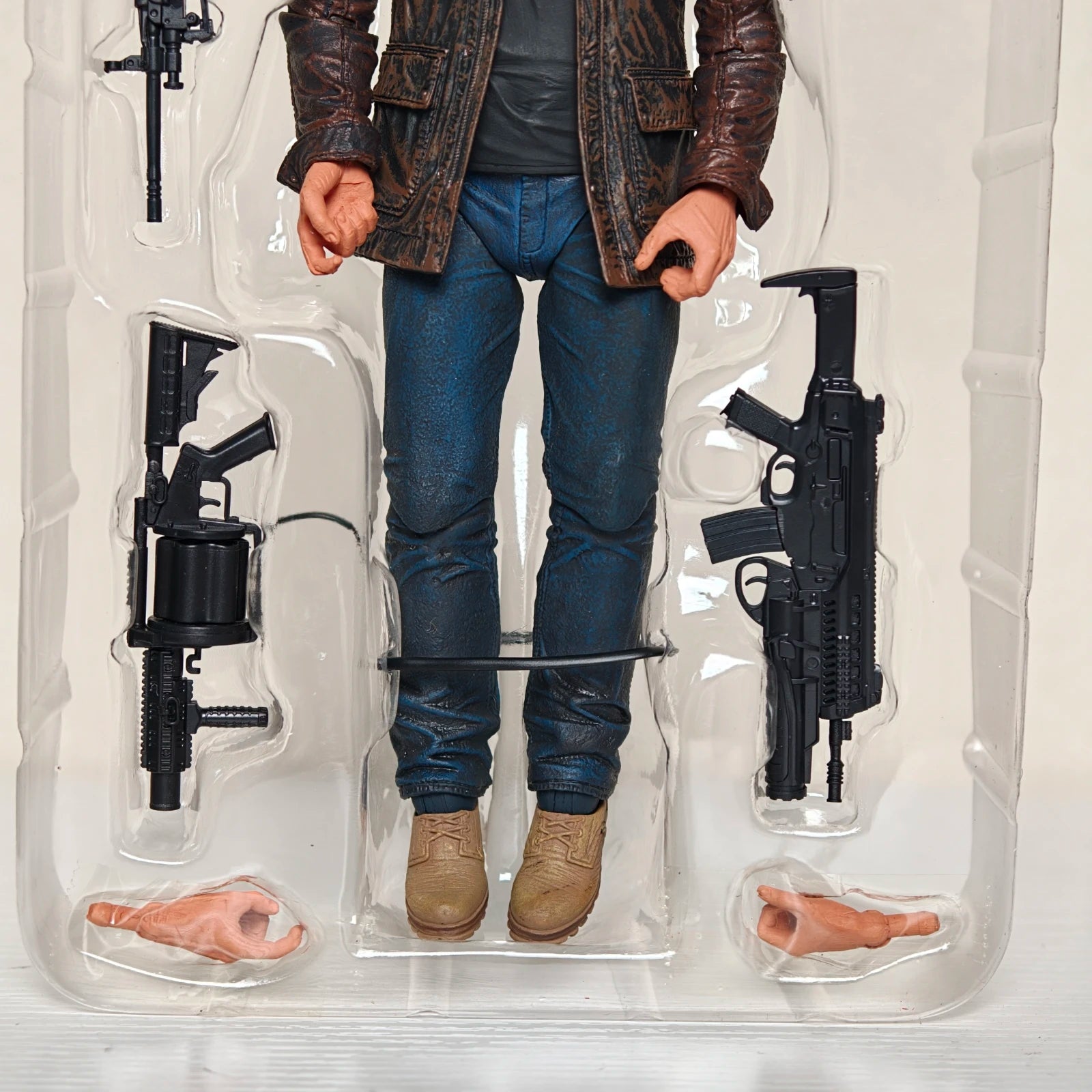 NECA Terminator Dark Fate T-800 Arnold Schwarzenegger Action Figure With Exchangeable Head & Multiple Guns Weapons Toy Gift
