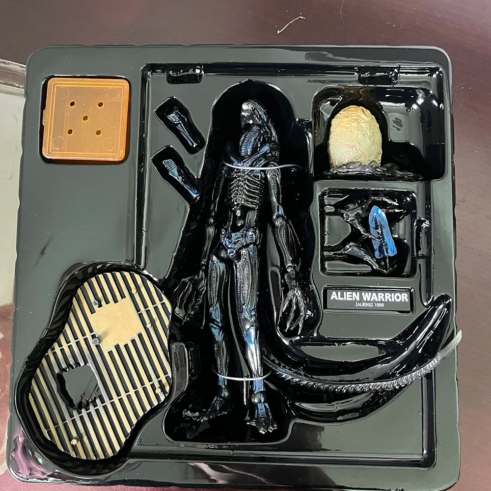 Научнофантастична фигурка на извънземна кралица Revoltech 016 Воин 018 Извънземна кралица Екшън фигурка Извънземно срещу Хищник Аниме Модел Играчки Кукла за рожден ден