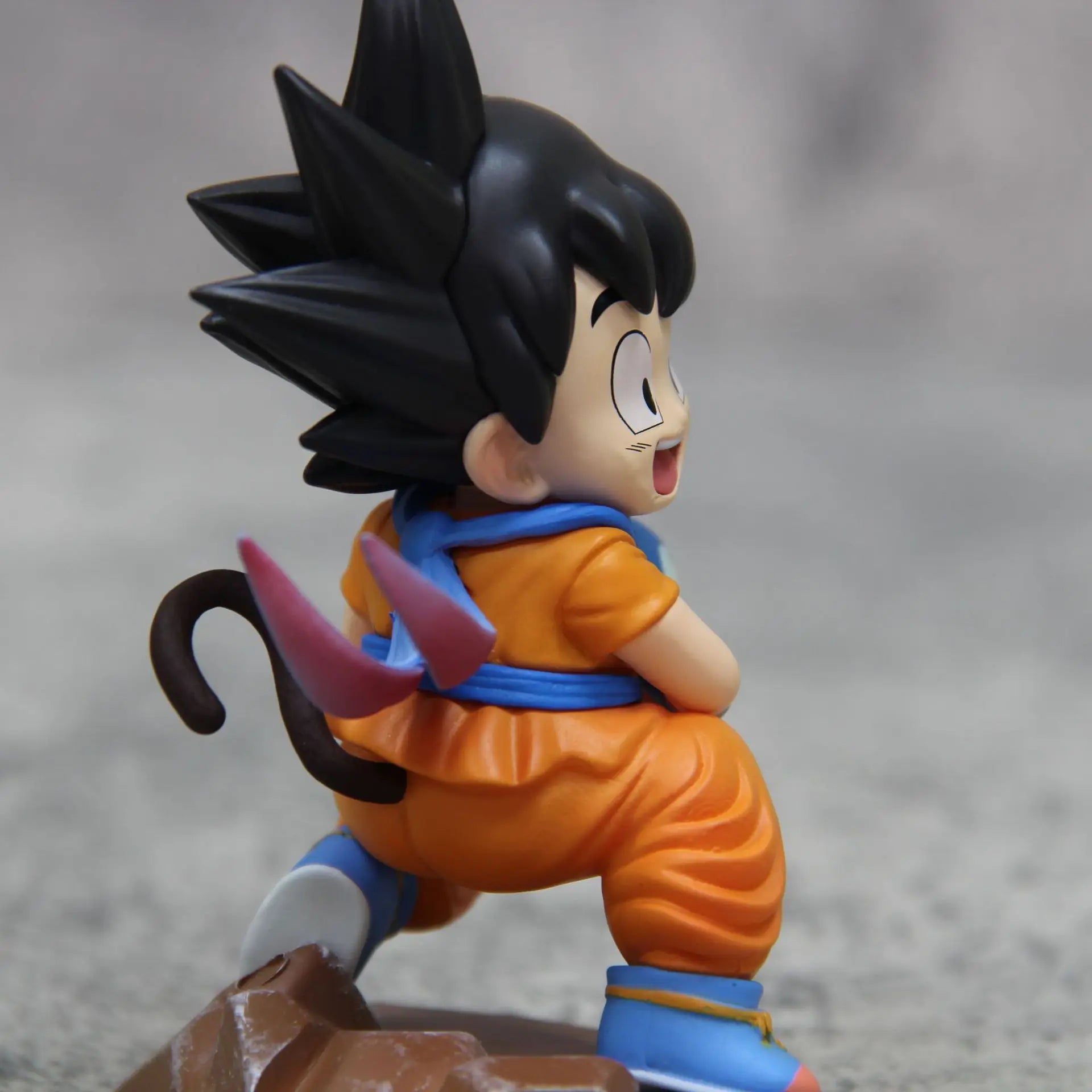 Dragon Ball Kindheit Little Goku Umarmungen Puer Ya Mu Tee Little Follower Figur Puppe PVC Modell Statue Sammlung Spielzeug Ornamen Geschenk