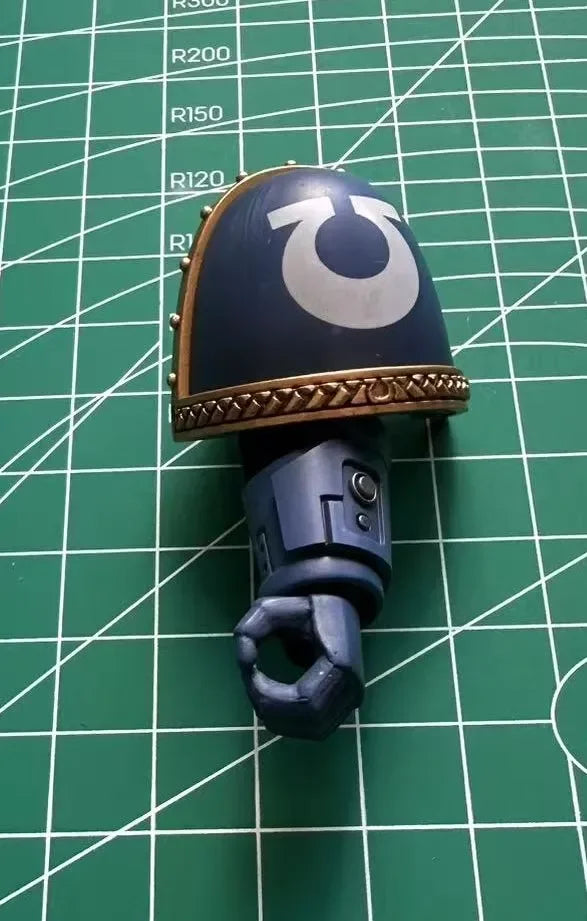 JOYTOY Warhammer 40K 1/18 Екшън фигурки Uitramarines лейтенант Титус Модел играчка момче подаръци 3.75 инча