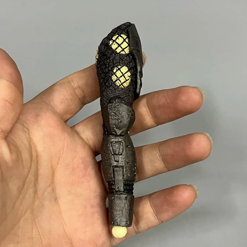 NECA фигурка на куче извънземно 7 инча, модел на тяло, играчка за сглобяване „Направи си сам“, колекционерски артикул от Китай, подходяща за деца над 4 години.
