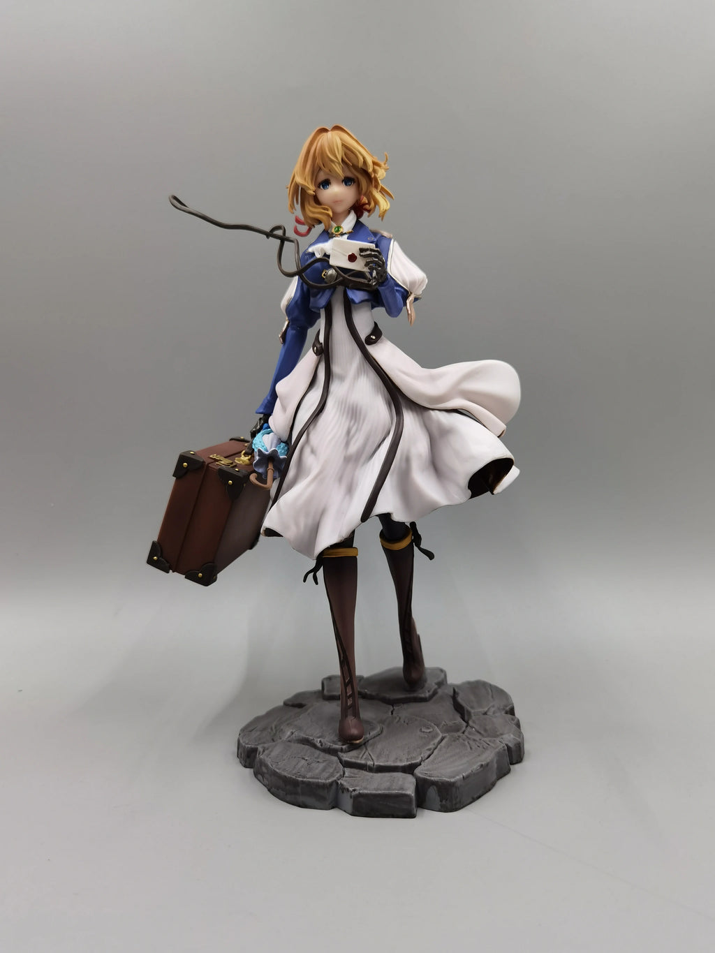 27cm Violet Evergarden Anime Figures Beautiful and Pure Girl Gk Model Desktop Ornament Decorations Best Rare Gifts for Children