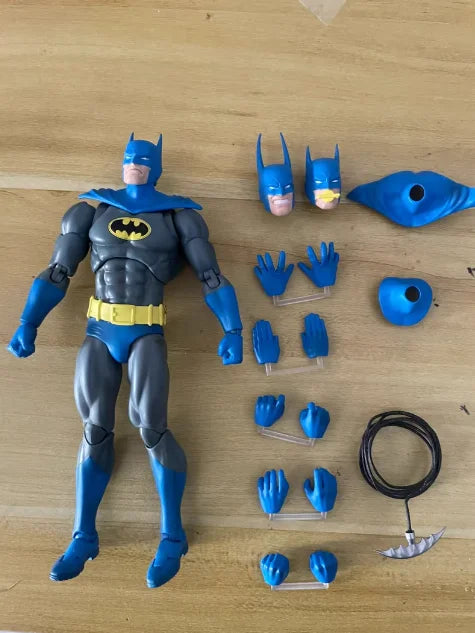 Auf Lager Original Mafex Anime-Figuren Batman Figur Bruce Wayne Actionfigur Sammlerstatue Schreibtischdekoration Ornament Geschenk