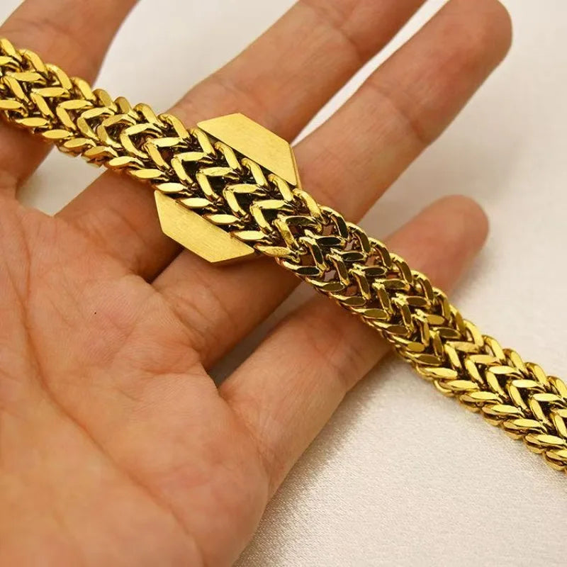 Custom-made bracelets for both men and women bring you a unique sense of high-end luxury