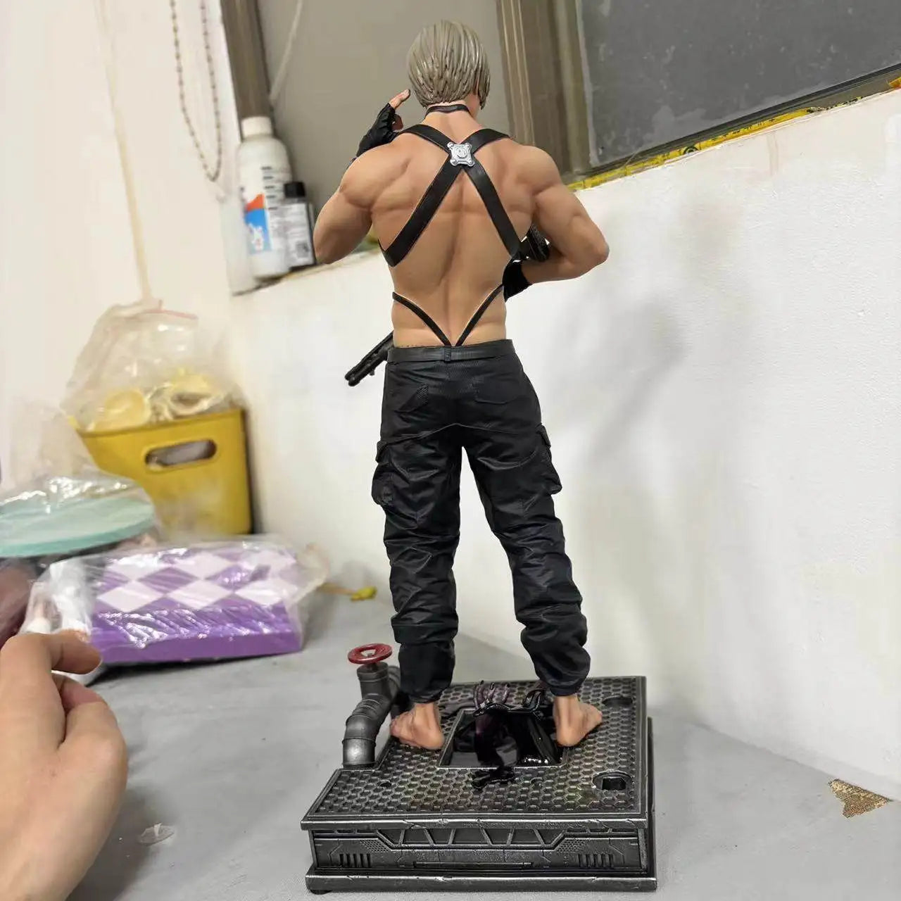 In Stock 32cm Leon Scott Kennedy Anime Figure Resident Evil Game Gk Statue Figurine Model Doll Collection Decora Desk Gift Toys