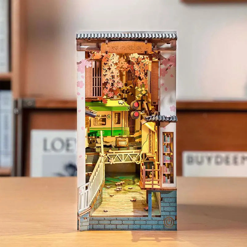 Robotime Rolife Book Nooks-Serie Geschichten in Büchern 4 Arten DIY Holzminiaturhausmöbel Sakura Densya TGB01 Dropshipping