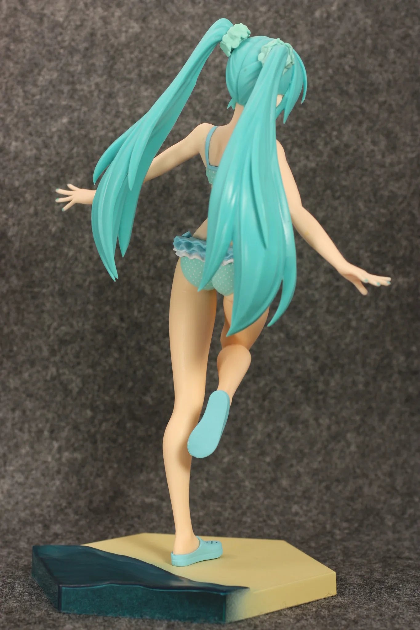 23CM Anime Hatsune Miku Figure Arcade Future Tone Swimsuit Gradient Resort Model Toy Gift Collection Aciton Figure PVC