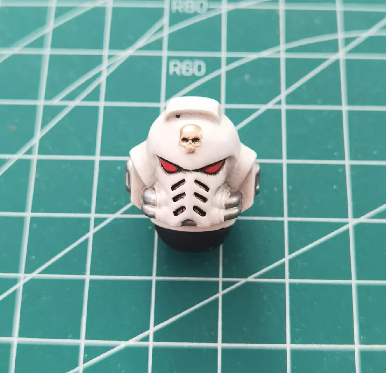 【На склад】 JOYTOY Warhammer 40K 1/18 Екшън фигурка Ultramarines Primaris Captain Model Toy Boy Подаръци 3.75 инча