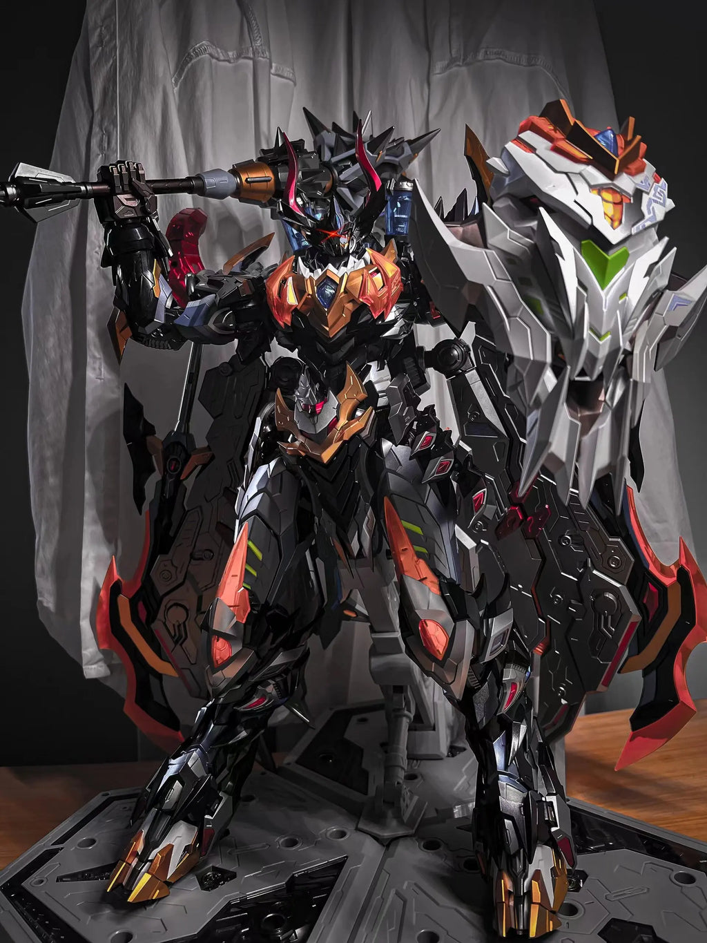 Randomly Sent  Model Kit Assembly Toy for Boys Tee s Red Heretic Seven Sword High Quali Collectible Gifts