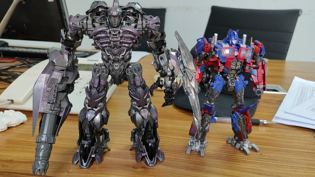 BAIWEI Neues 18CM Transformationsspielzeug Film 7 Roboterauto Militärmodell SS56 Actionfiguren Klassisches Kindergeschenk TW-1028