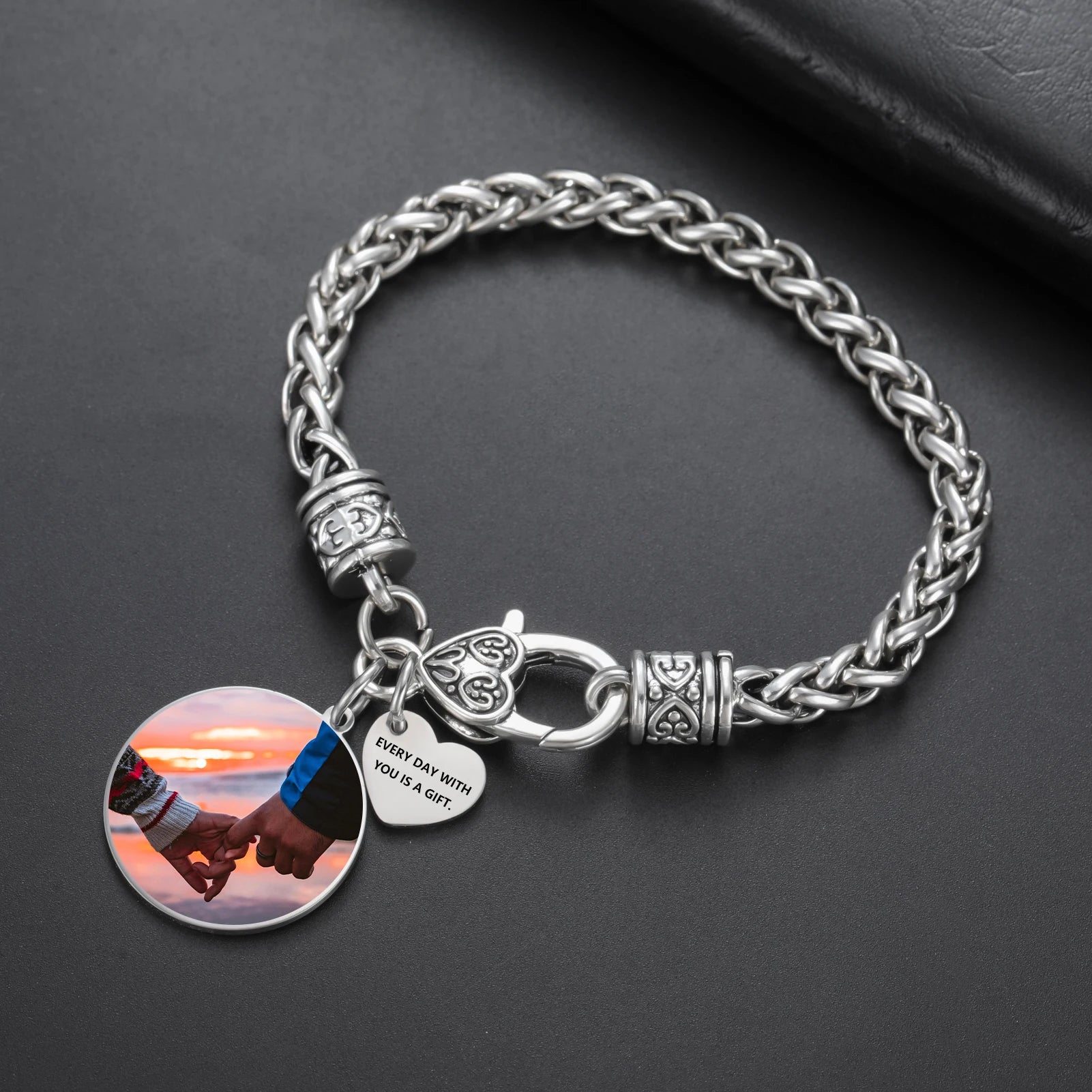 Lemegeton Personalisiertes Fotoarmband mit rotem und schwarzem Seil, runder Anhänger, Edelstahlschmuck für Damen und Herren, personalisierte Trendgeschenke