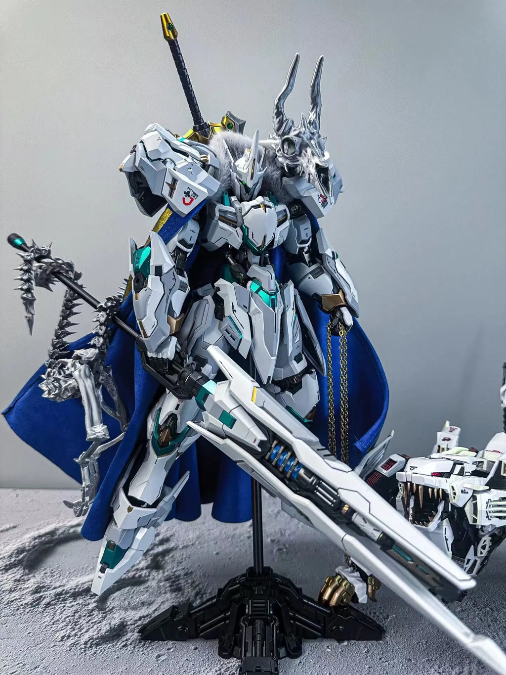 Randomly Sent  Model Kit Assembly Toy for Boys Tee s Red Heretic Seven Sword High Quali Collectible Gifts