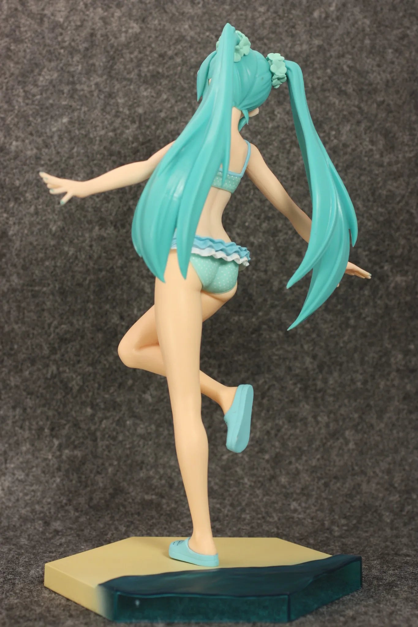 23CM Anime Hatsune Miku Figure Arcade Future Tone Swimsuit Gradient Resort Model Toy Gift Collection Aciton Figure PVC