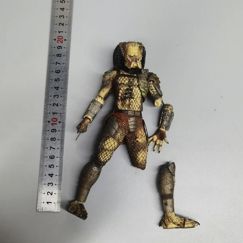 NECA Alien Vs Predator 7 Inch Action Figure  Body Model DIY Assembly Fighting Dog Toy Collectible Statue PVC Material