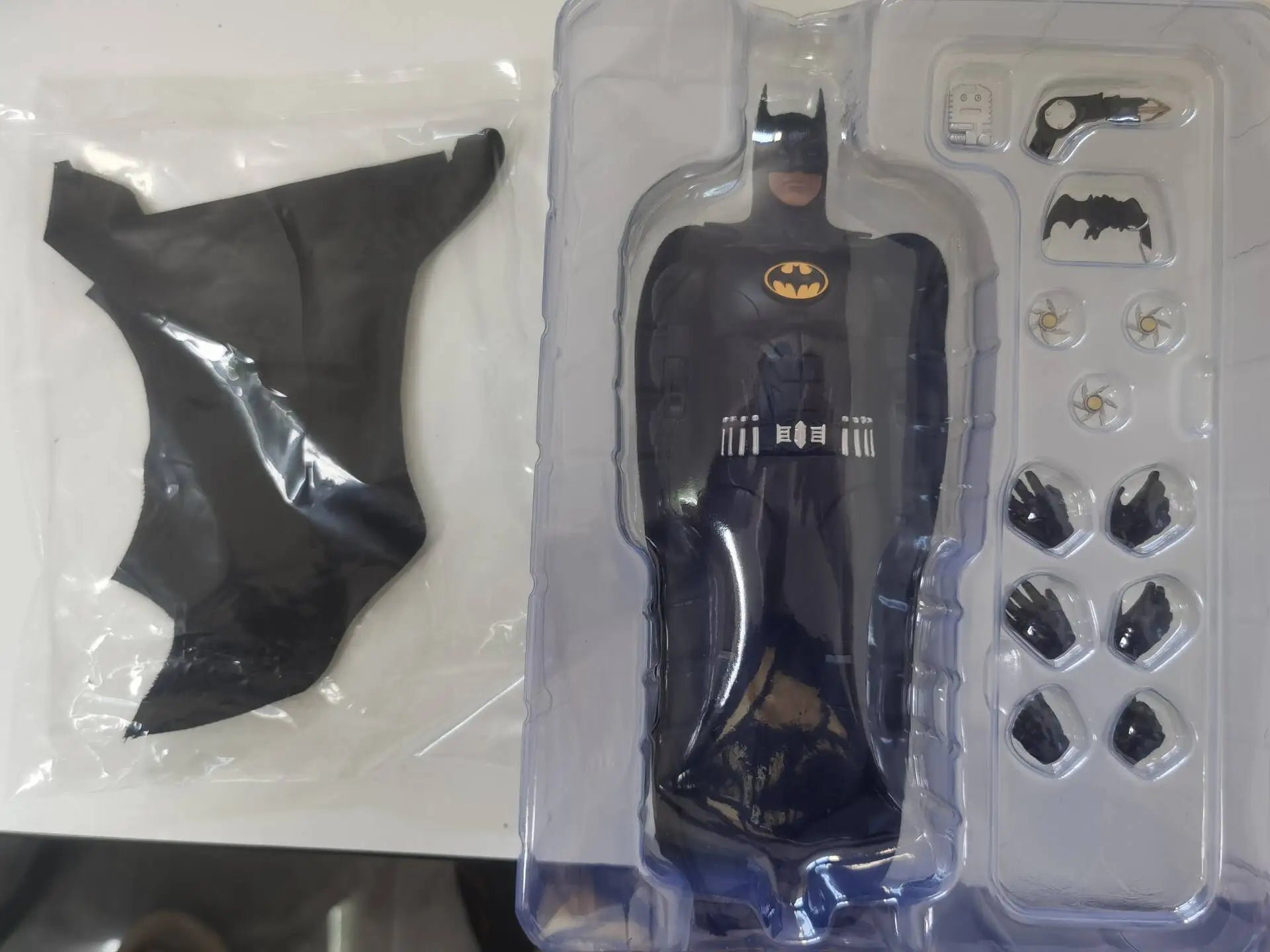 DC Figures Beast Kingdom Bell Keaton Pattinson Clooney Batman Екшън фигурка Фигура на Батман DC Екшън фигурки Модел Подаръчен оригинал