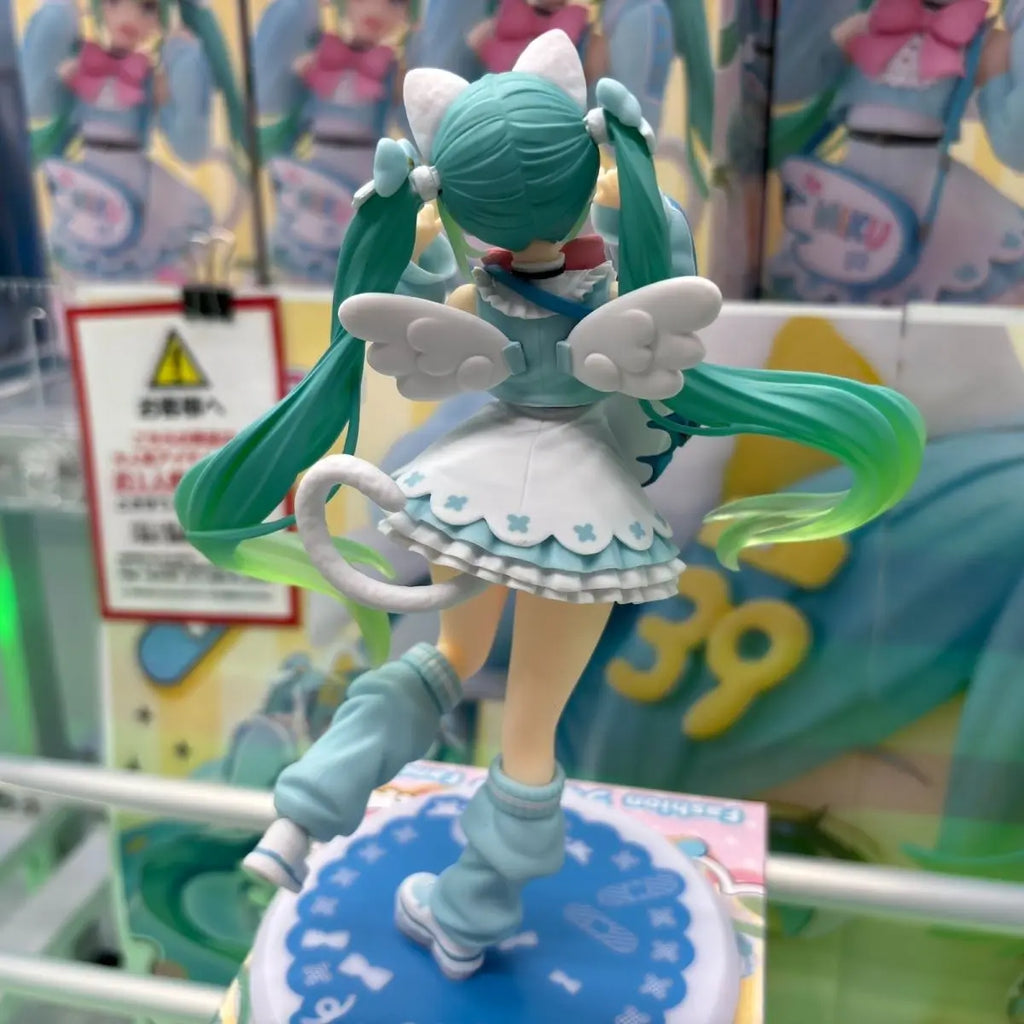 Genuine Vocaloid Hatsune Miku Cute Action Figure Model Garage Kit Anime Peripheral Desktop Ornament Birthday Gift