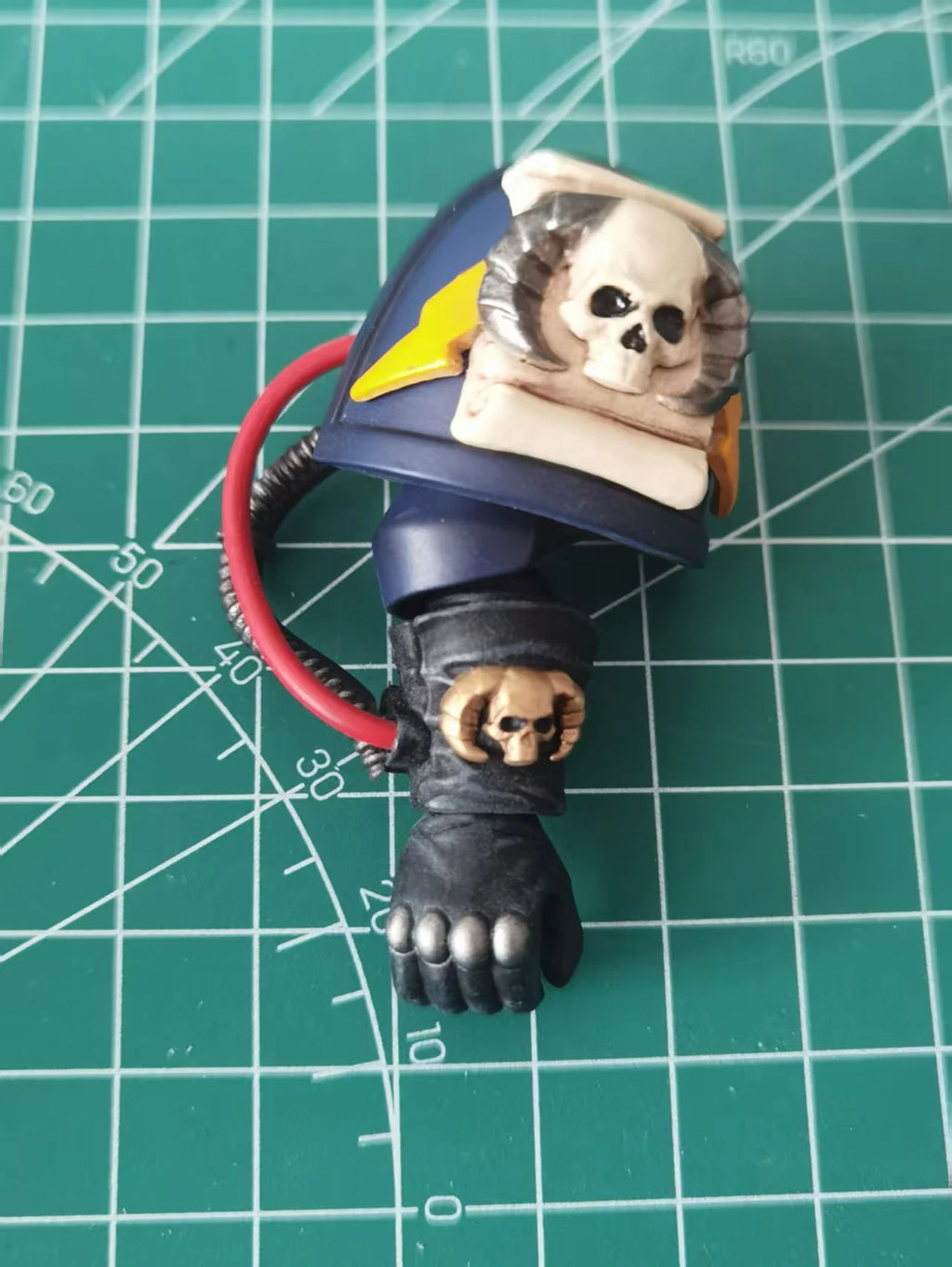 Joytoy Warhammer 40K Action Figures  1/18 Ultramarines Chief Librarian Tigurius