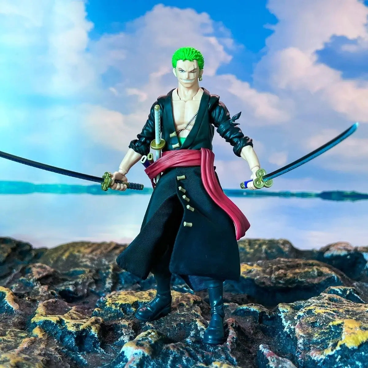 One Piece SHF Serie Anime Zoro NEUER Piratenjäger Verstellbarer handgefertigter Rocksaum Geeignet für bewegliche humanoide Spielzeuge im Maßstab 1:12