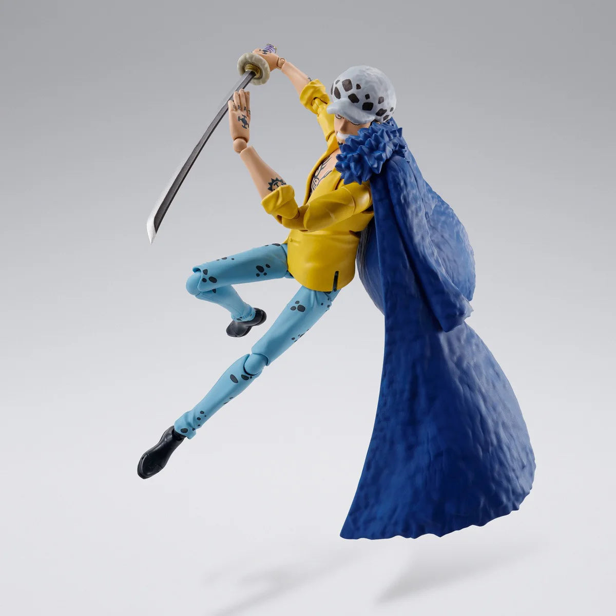 Bandai One Piece Genuine Model Kit Anime Figure S.H.Figuarts Trafalgar D Water Law Action Figure Joints Movable Model Toys Gifts
