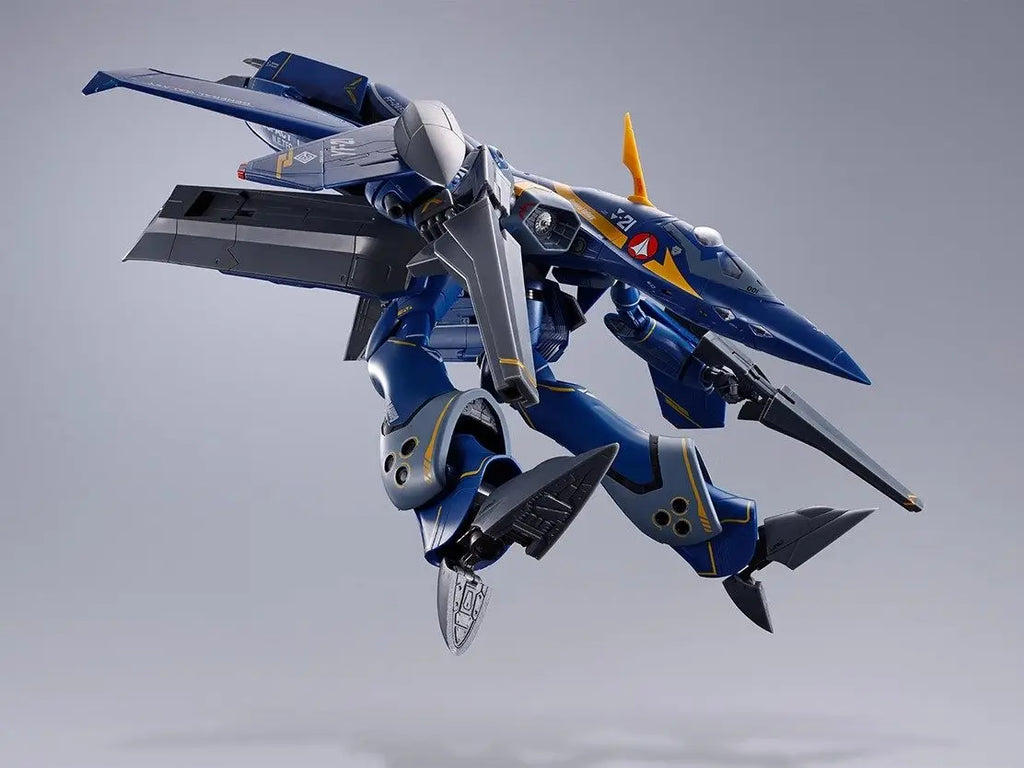 In Stock Bandai DX Super Dimension Fortress Macross PLUS YF-21 Swift Garut Machine Movable Doll Figure Collection Gift