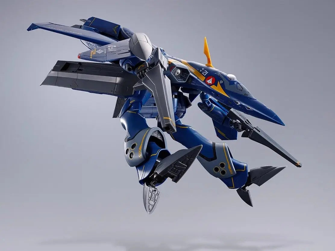 In Stock Bandai DX Super Dimension Fortress Macross PLUS YF-21 Swift Garut Machine Movable Doll Figure Collection Gift