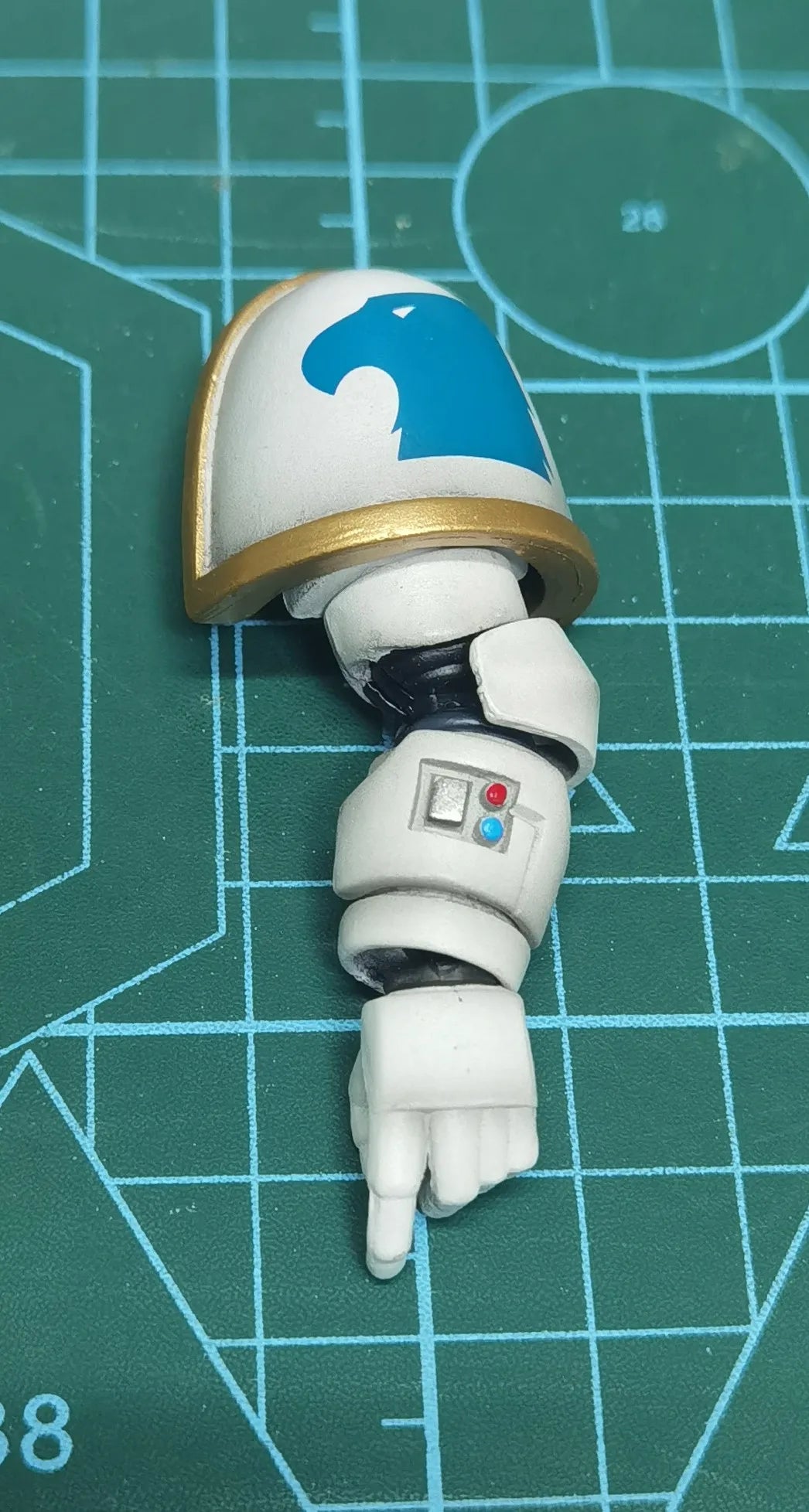 [НАЛИЧНОСТ] JOYTOY Warhammer 40K Екшън фигурки 1/18 Мащаб Dark Source Space Marines Бели консули Капитан Месиний Модел играчки