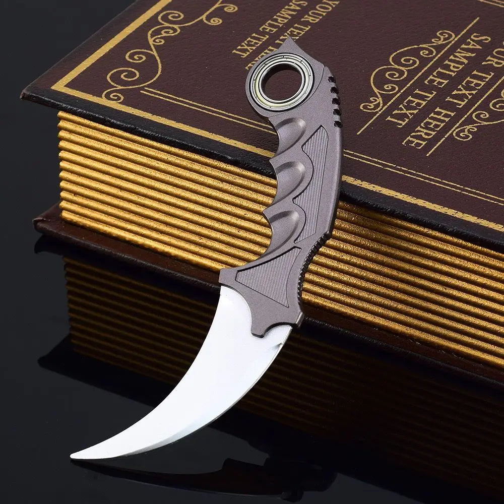 17CM Karambit Игра Живот и смърт Периферна Тъмна Луна Двойни Шипове Метален Модел Безопасност Мили Тери Влак Нож Играчки Меч Момче Подарък