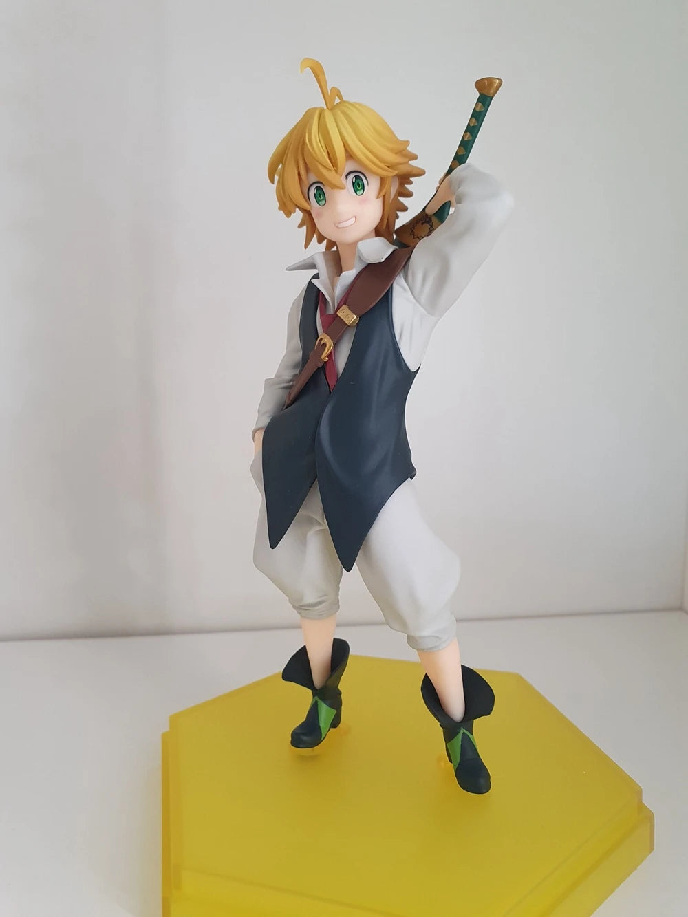 15 см аниме Мелиодас Кинг модел герой кукла възглавница пози носещ меч екшън фигурка PVC екшън фигурка колекция подарък