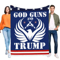 GOTT, WAFFEN UND TRUMP-Flagge – Patriotisches Adler-Design mit gekreuzten Gewehren, US-Sternen und -Streifen, perfekt für die Heimdekoration