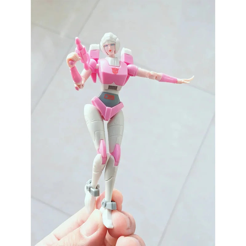 AAE First Wave Arcee Transformers Figure, ABS Material, Ultra-poseable, 15cm Tall, G1 Classic, for Fans & Kids
