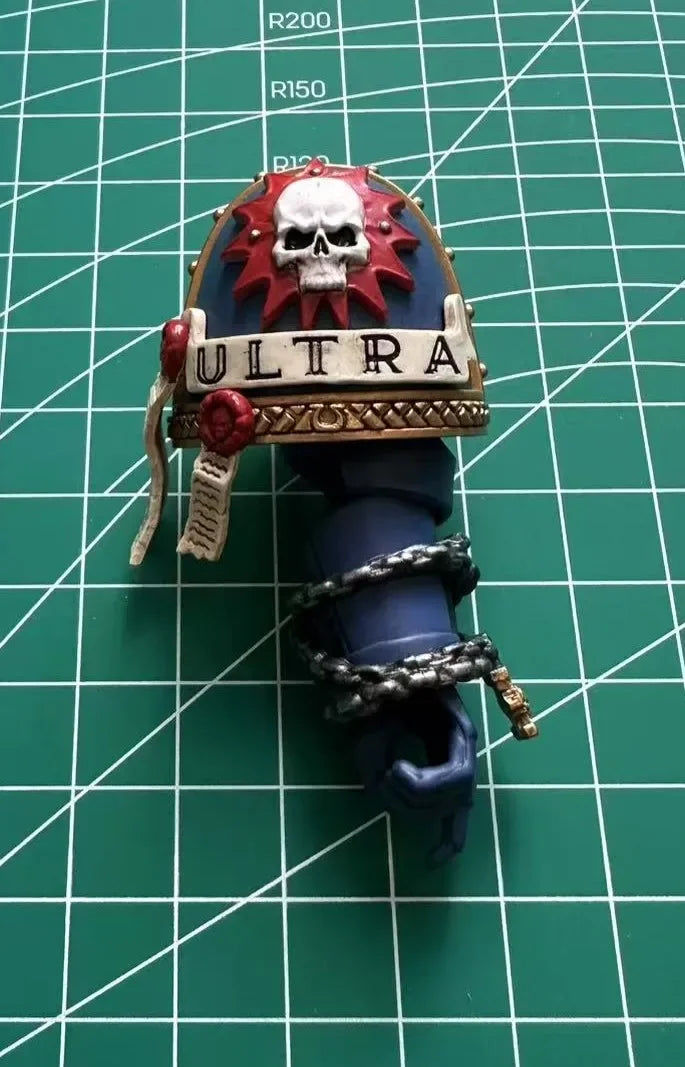 JOYTOY Warhammer 40K 1/18 Екшън фигурки Uitramarines лейтенант Титус Модел играчка момче подаръци 3.75 инча