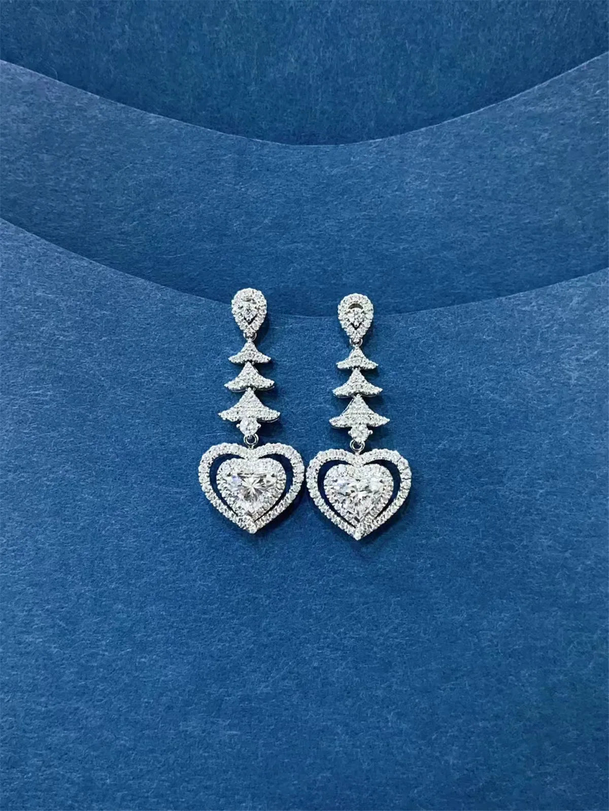 18K solid gold laboratory-grown CVD heart-shaped diamond earrings with versatile designs, wholesale and custom exquisite jewelry