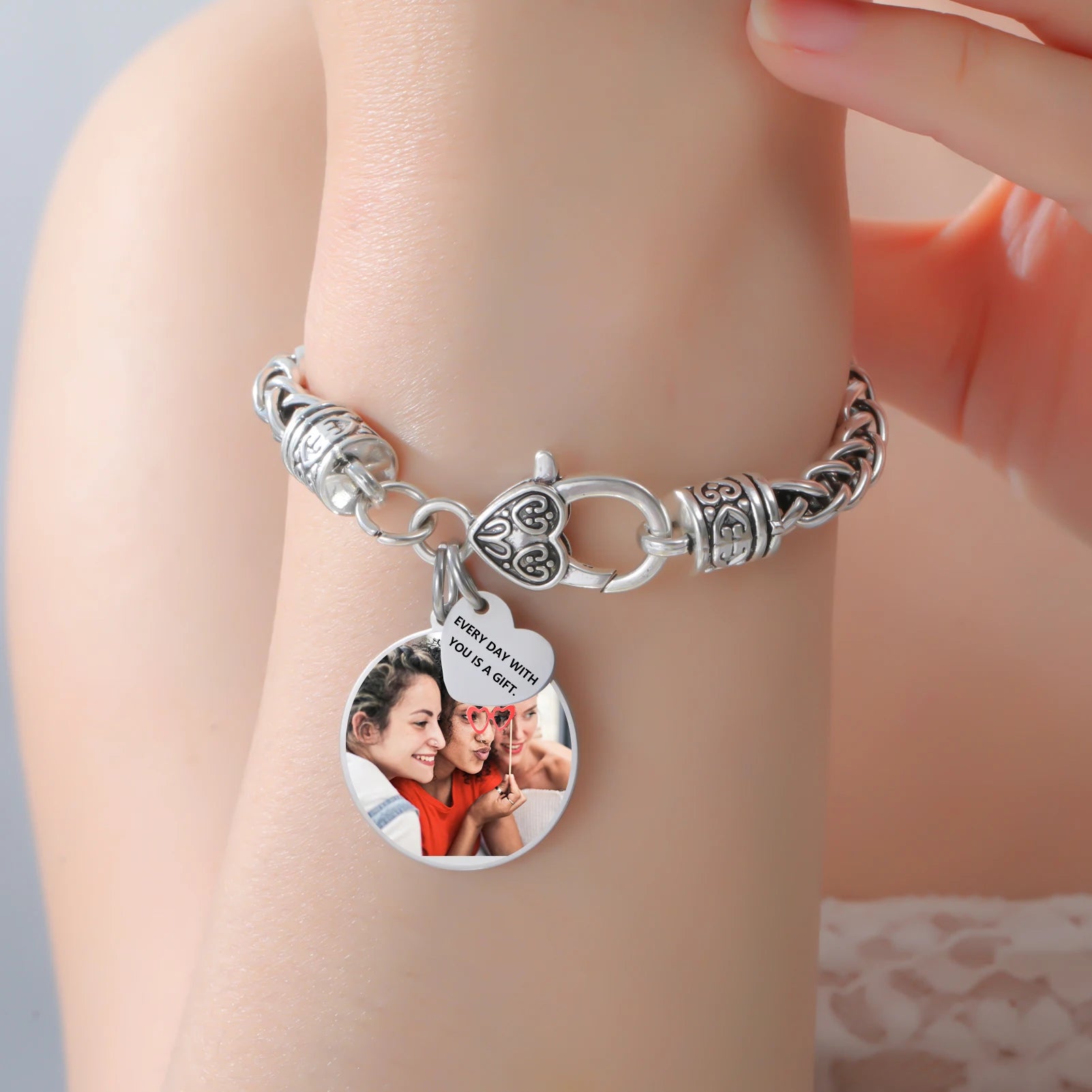 Lemegeton Personalisiertes Fotoarmband mit rotem und schwarzem Seil, runder Anhänger, Edelstahlschmuck für Damen und Herren, personalisierte Trendgeschenke