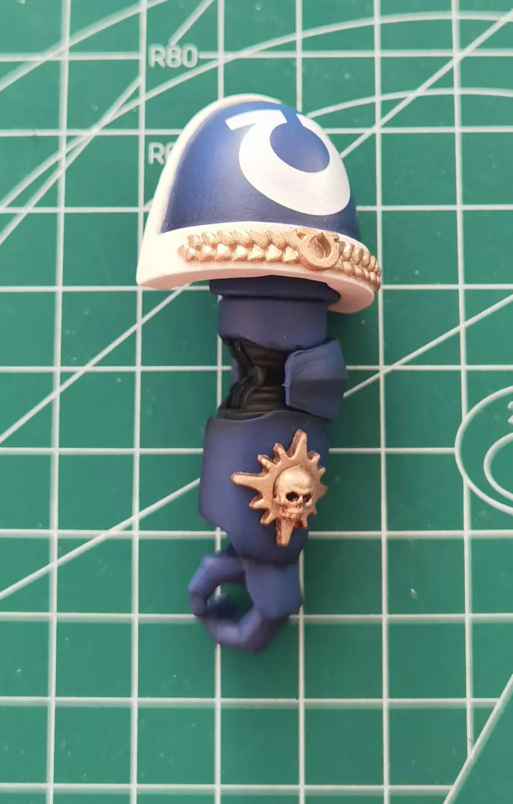 【На склад】 JOYTOY Warhammer 40K 1/18 Екшън фигурка Ultramarines Primaris Captain Model Toy Boy Подаръци 3.75 инча