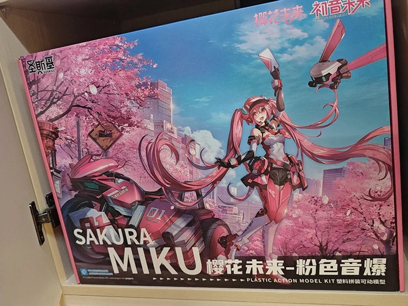 В наличност SOSKILL Хацуне Мику Сакура Мику Локомотив Мобилен Костюм Момиче Сглобяване Версия 16CM Аниме Екшън Фигурки Колекция Играчка