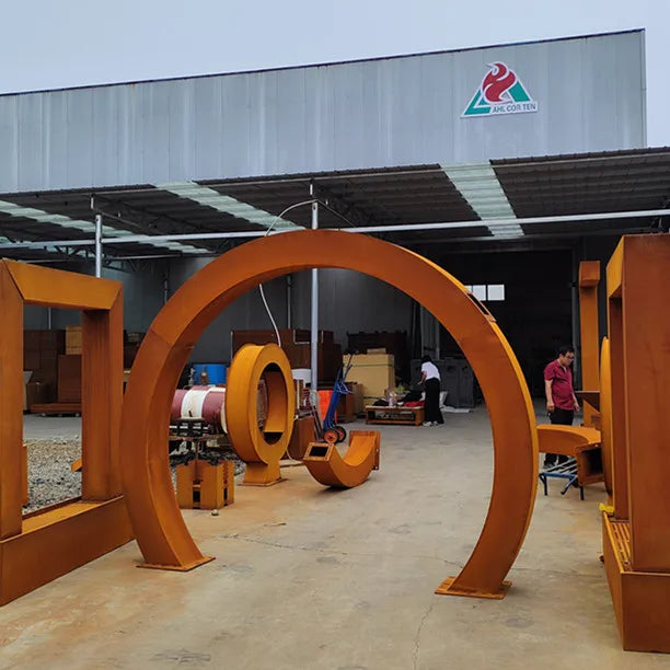 Outdoor Decorative Moon Gate Rusty Corten Steel Eye-Catching Moon Gate Moon Gate Arch for Yard