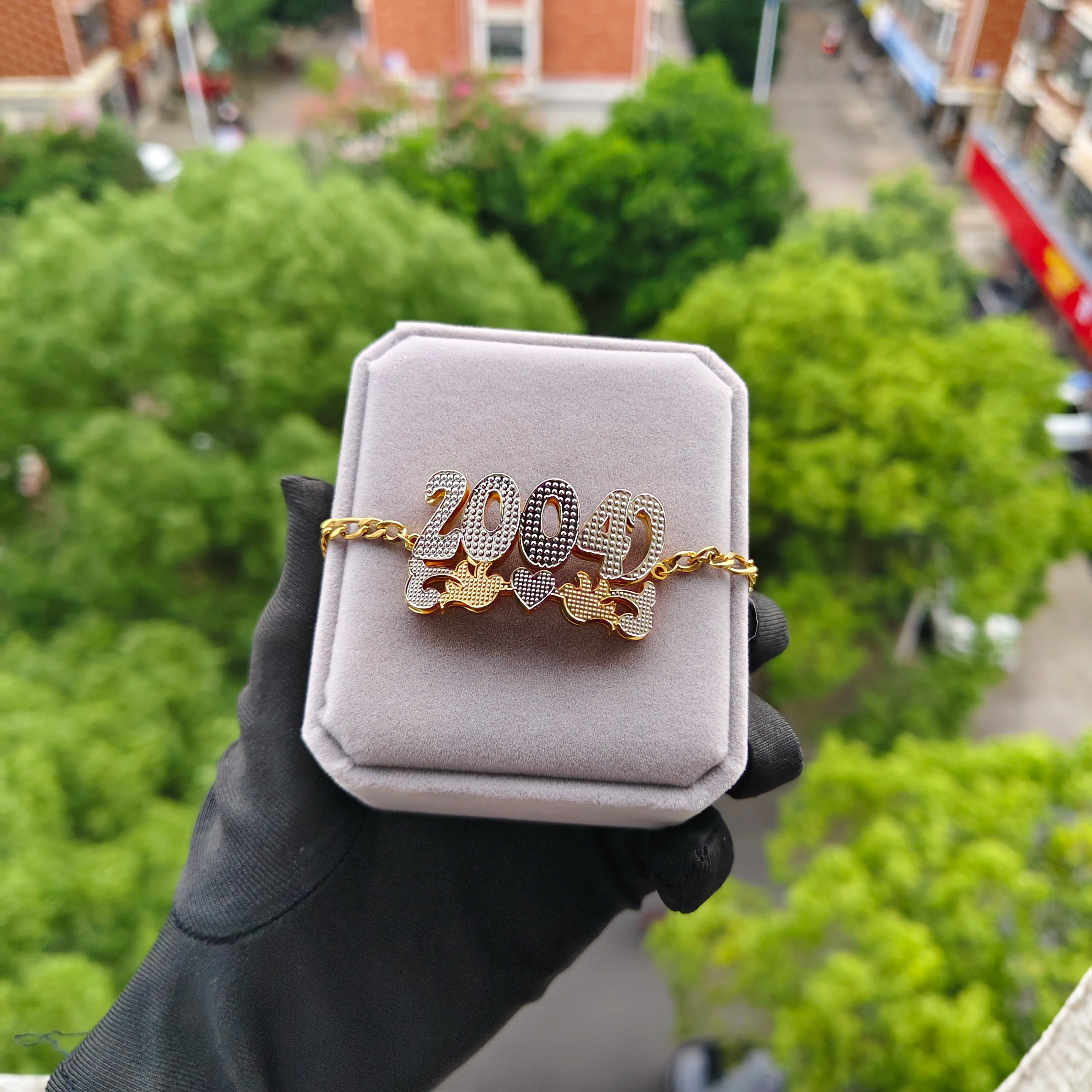 DHQH Personalisiertes Namensarmband mit zweilagigem Namensschild, personalisiertes Buchstaben-3D-Namensschild-Armband, Valentinstags-Souvenir für Sie