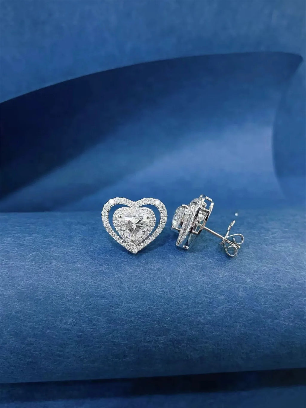 18K solid gold laboratory-grown CVD heart-shaped diamond earrings with versatile designs, wholesale and custom exquisite jewelry